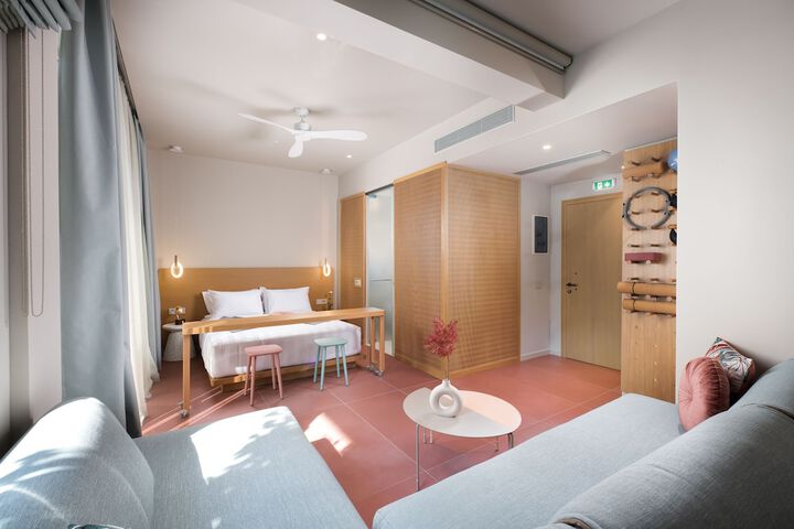 Room 8 of 79