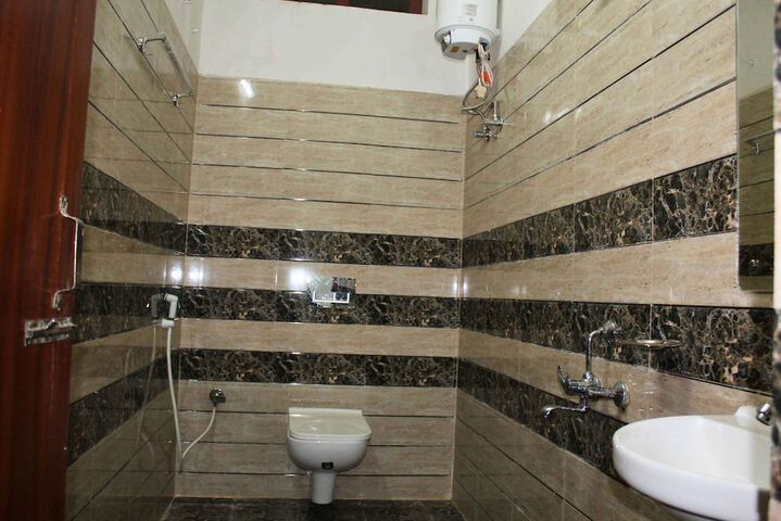 Room 10 of 12