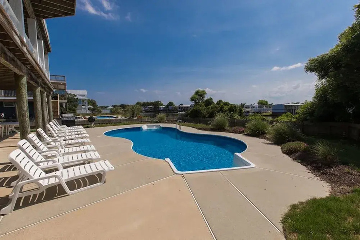 Pool 15 of 26