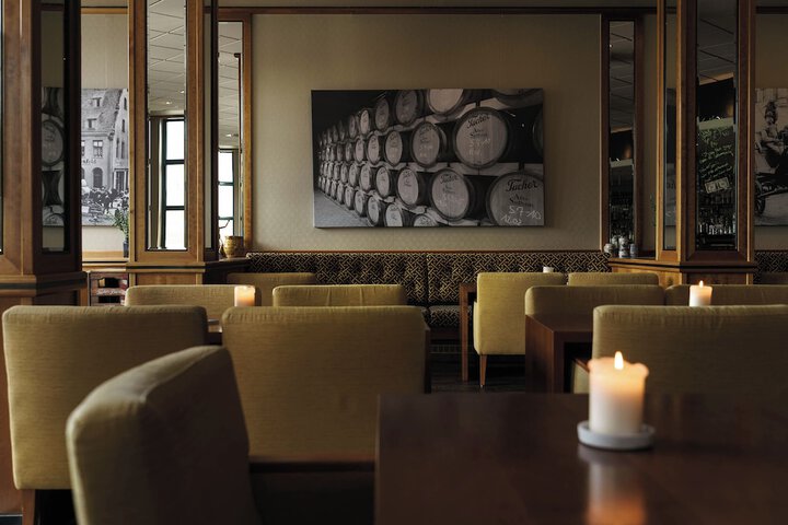 Lounge 45 of 74