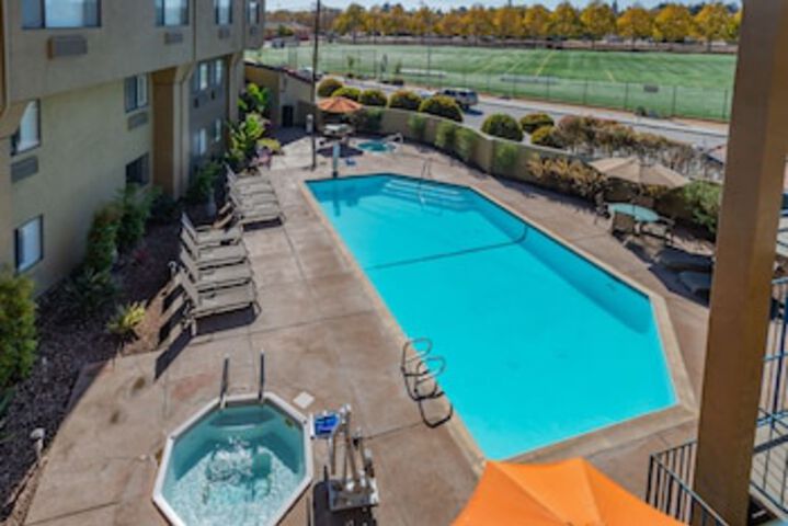 Pool 94 of 114