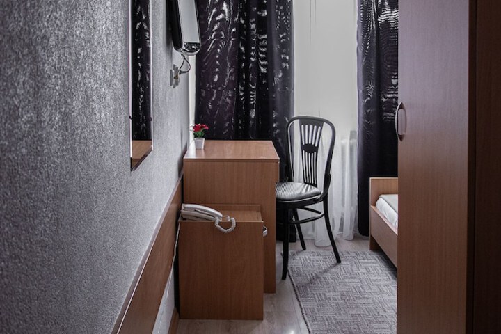 Room 10 of 96