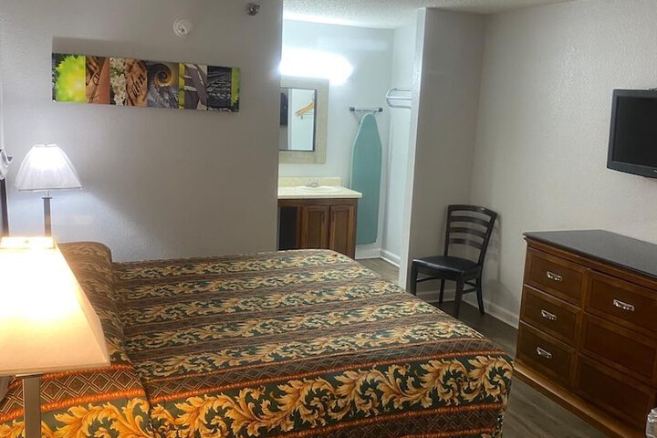 1 King Bed (1 of 5)