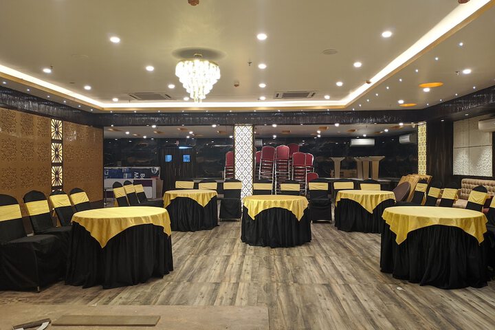 Ballroom/Hall 109 of 110