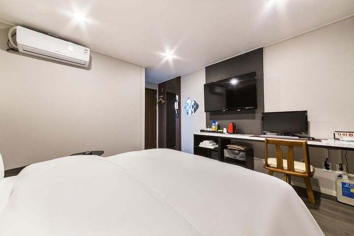 Room 142 of 155
