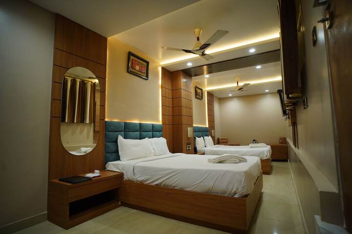 Room 13 of 19