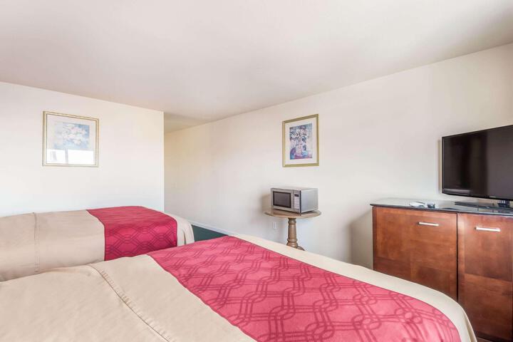 Room 7 of 28