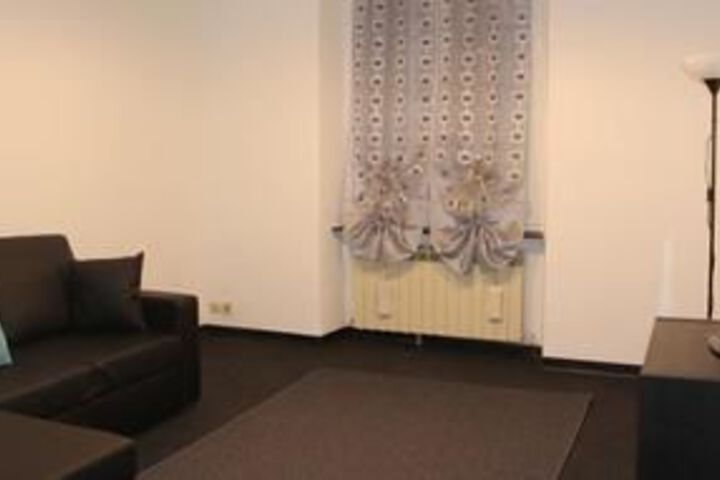 Room 27 of 34