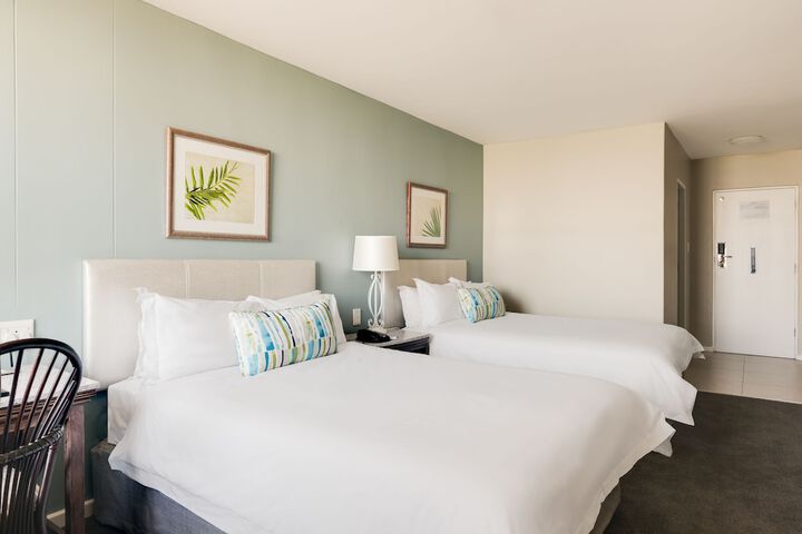 Room 4 of 77