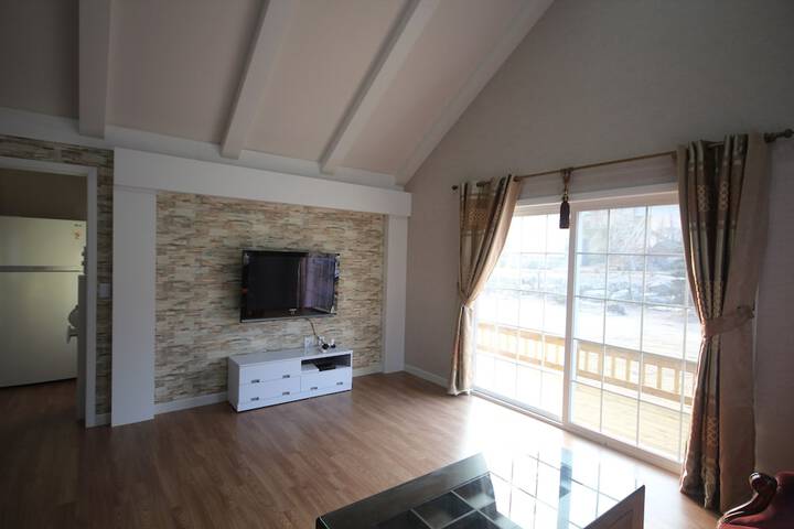 Room 28 of 63