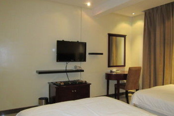 Room 9 of 17