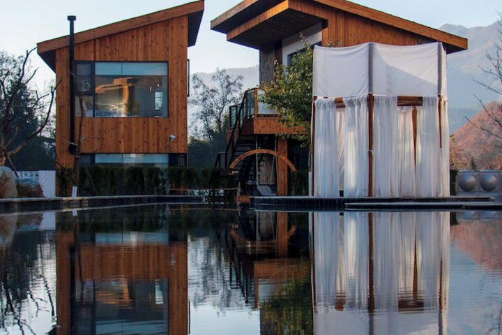 Old River Story Art Mountain Retreat in Mianyang