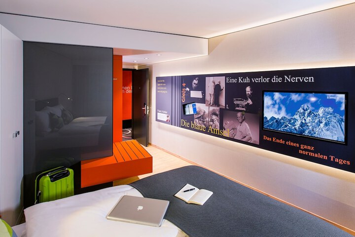 Room 8 of 85