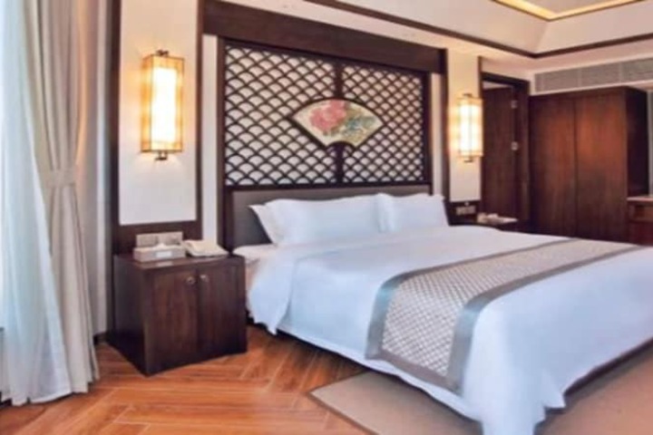 Room 30 of 46