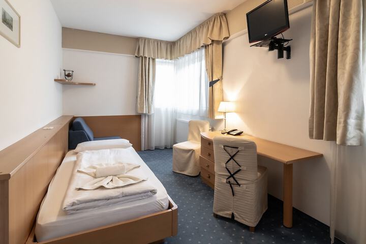 Room 50 of 101