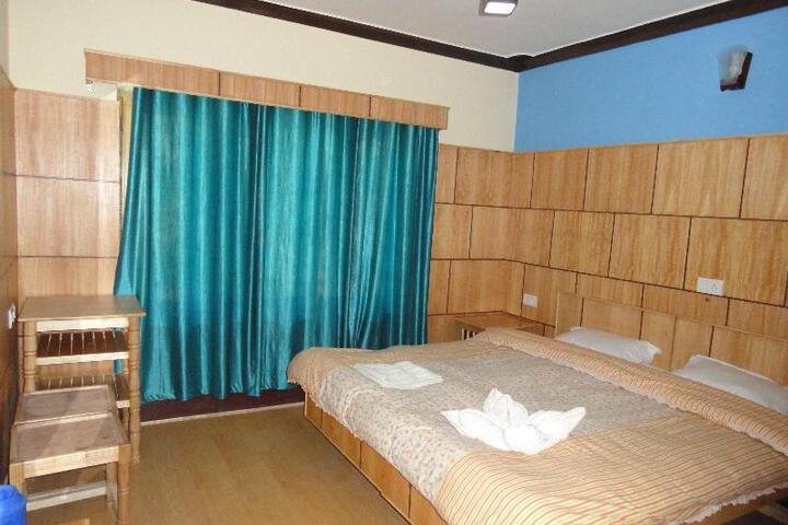 Room 4 of 5
