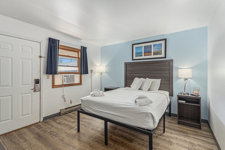 2 Bedrooms Traditional Suite King and Queen Bed Pool View Balcony (37 of 46)