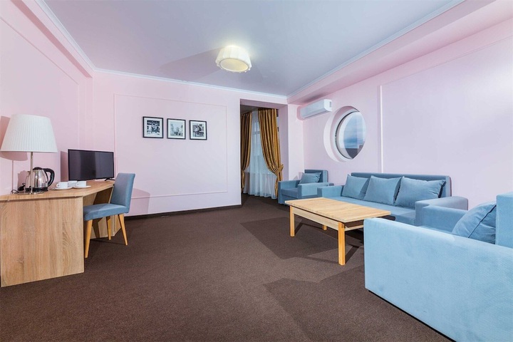 Room 7 of 43