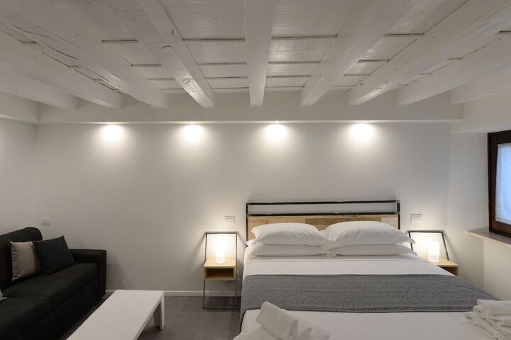 Room 12 of 36