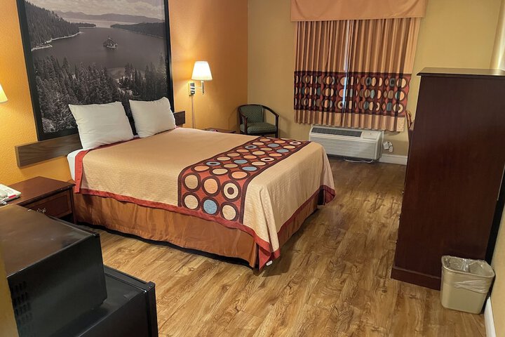 1 King Bed (5 of 6)