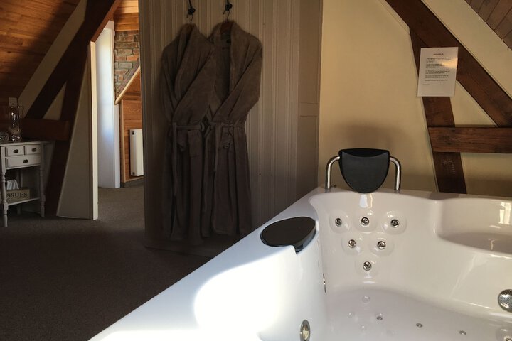 Jetted tub