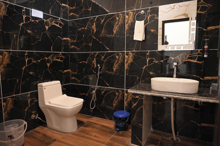 Room 8 of 32