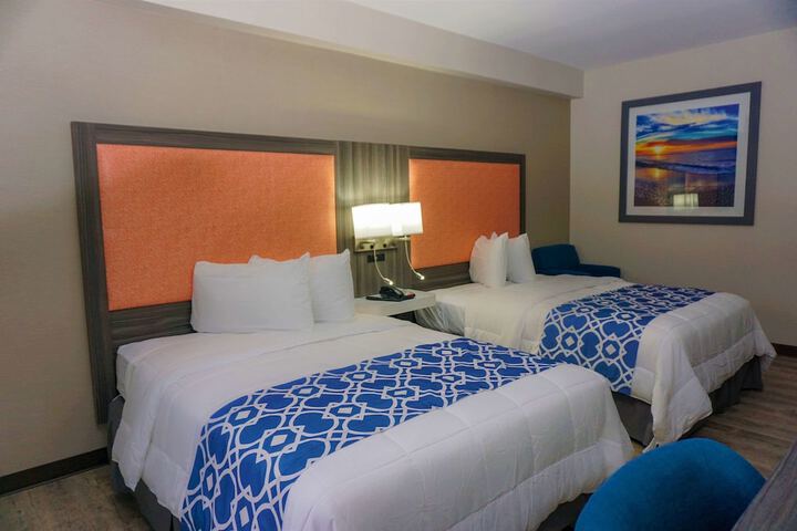 2 Double Beds (7 of 18)