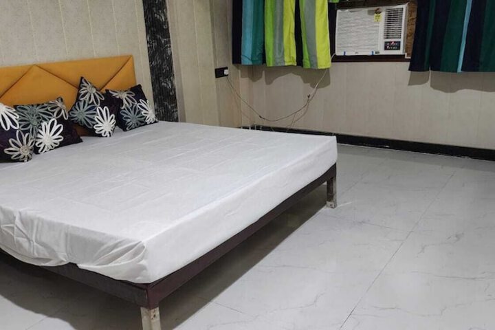 Room 9 of 11