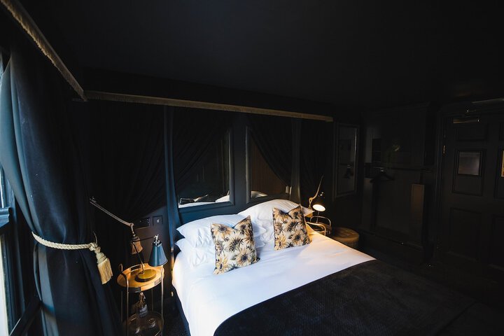 Room 11 of 84