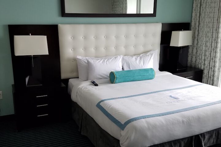 Room 33 of 190