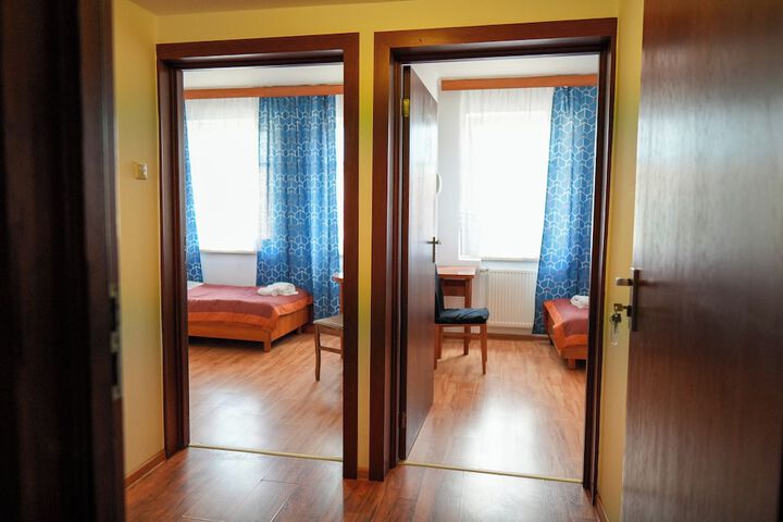 Room 26 of 77