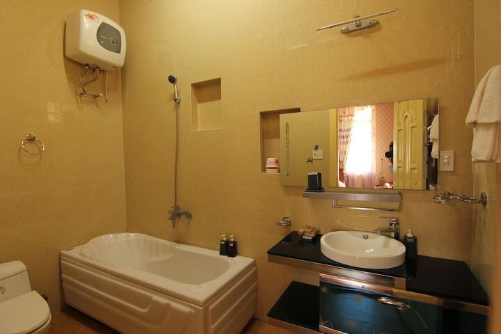 Room 13 of 210