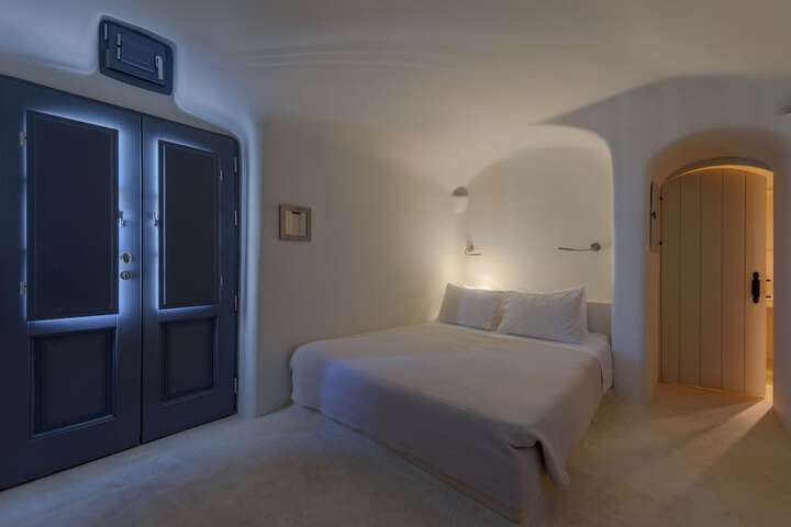 Room 14 of 158
