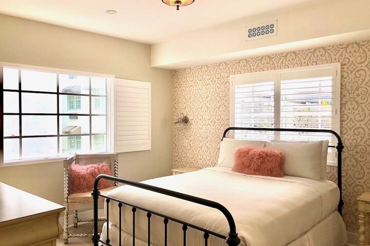 Queen Size Bed (23 of 23)