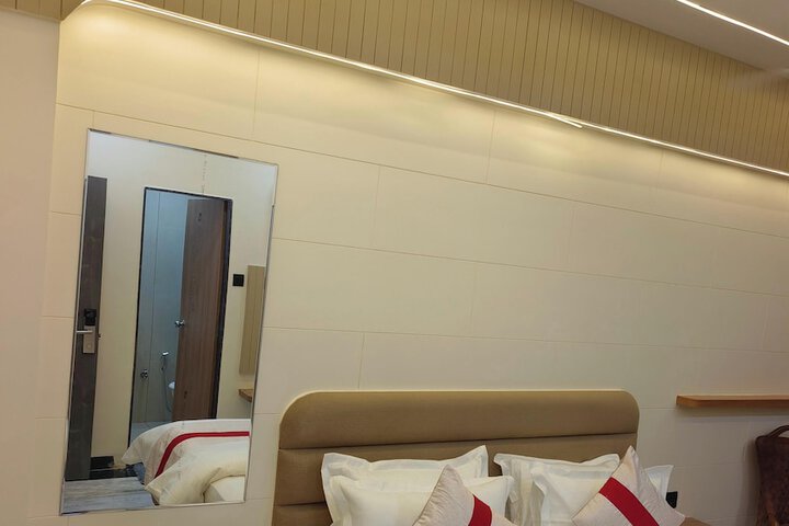 Room 2 of 28