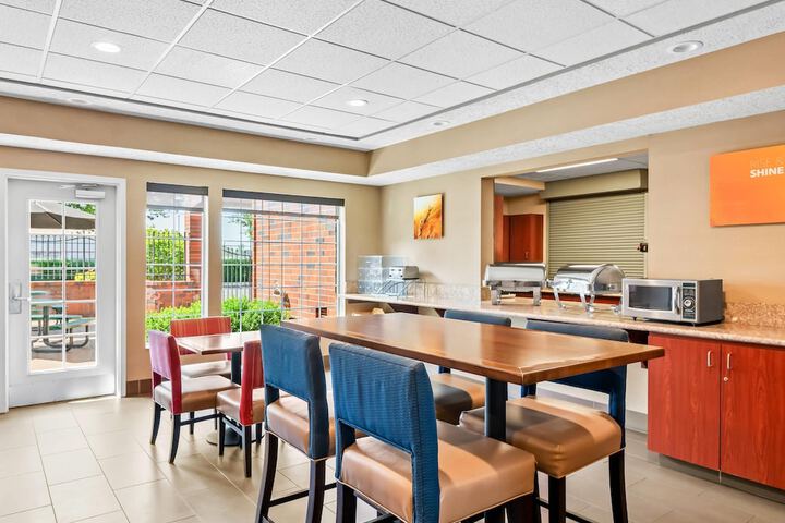 Breakfast area
