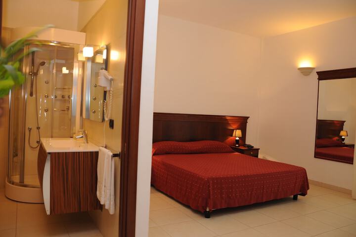 Room 4 of 31