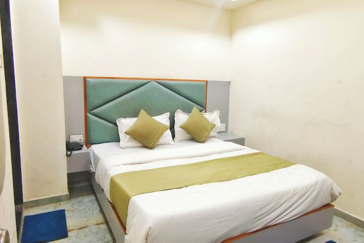 Room 10 of 15