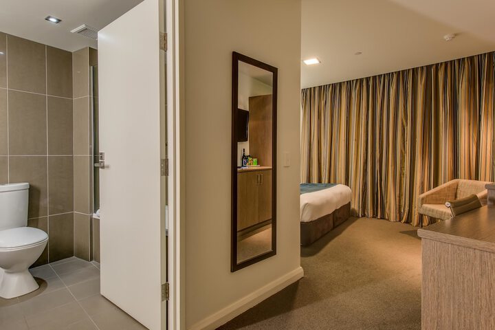 Room 6 of 42