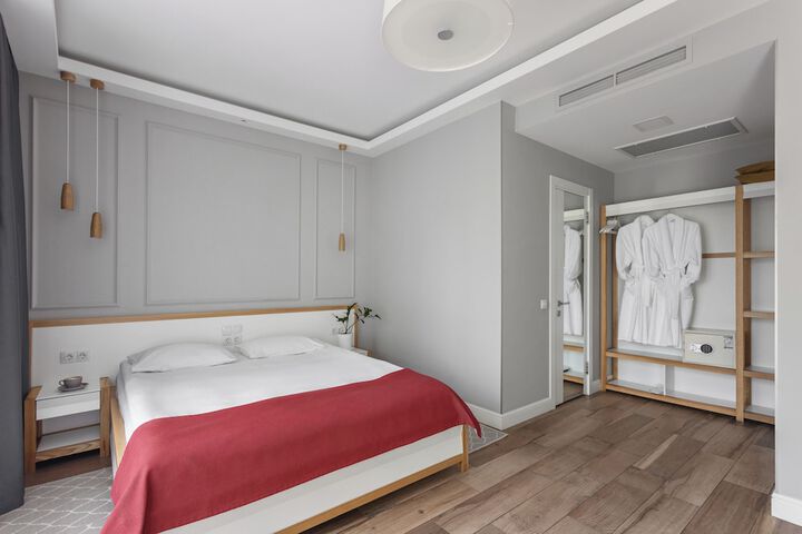 Room 13 of 36