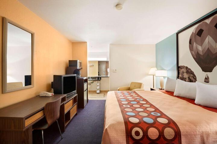 1 King Bed Ground Floor (4 of 10)