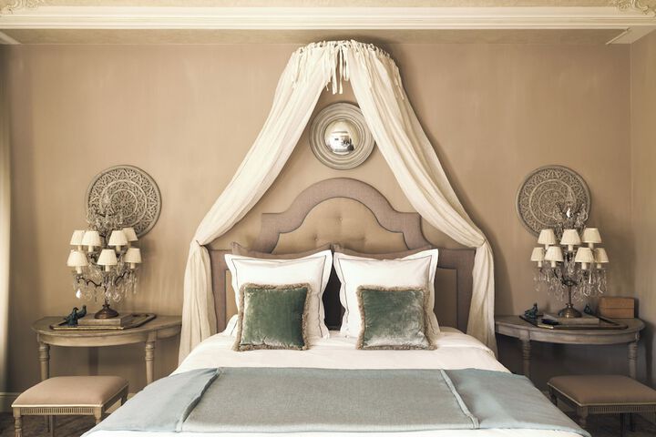 Room 9 of 27