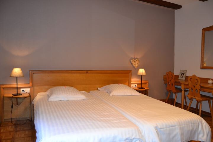 Room 16 of 96