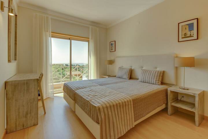 Room 6 of 72