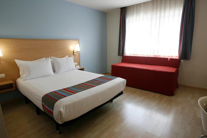Room 11 of 32