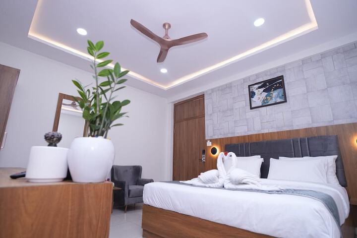 Room 4 of 11