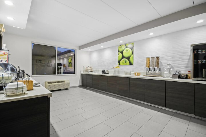 Breakfast/Coffee Service 28 of 39