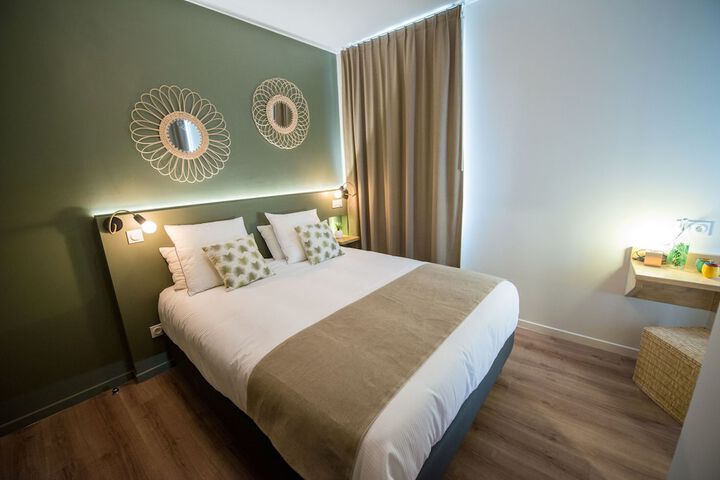 Room 12 of 208