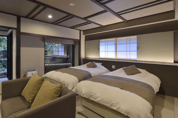Room 30 of 245