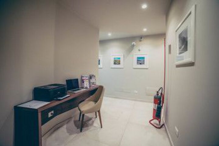 Business Center 14 of 79